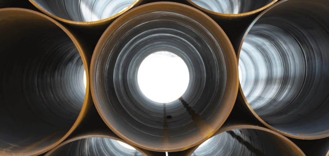 Tuberías de acero al carbón, fabricadas con precisión para garantizar la resistencia y durabilidad en proyectos industriales.