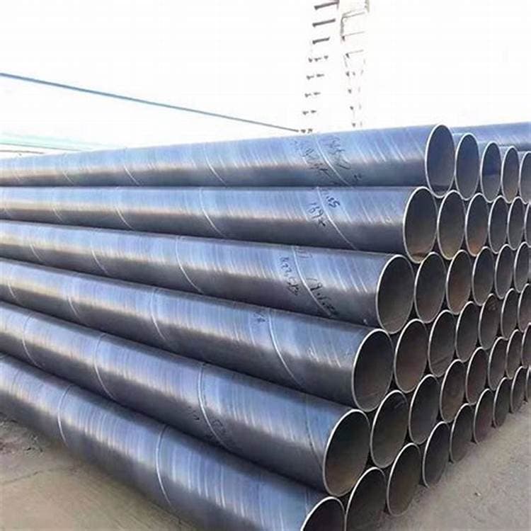 Apilamiento de tuberías de acero helicoidal listas para distribución, destacando la capacidad de MMTubería para fabricar y suministrar productos de alta calidad para proyectos de infraestructura en México.